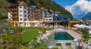 Beautiful outdoor area with a view of the Alps | © Nikolaus Faistauer Photography