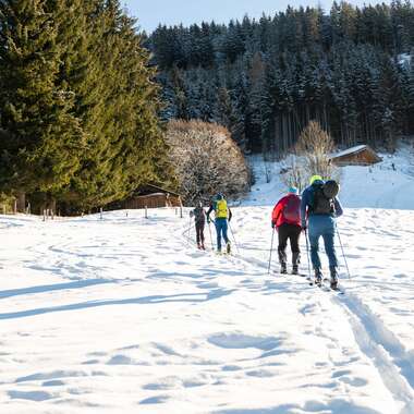 Out and about with the touring skis at the winter sports camp | © Marc Stickler