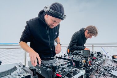 DJ Pult am Kitzsteinhorn  | © Zell am See-Kaprun Tourismus