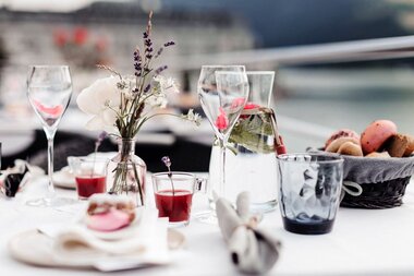 Breakfast on the ship on summer vacation | © Birgit Schattbacher