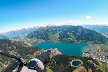 Über den Dächern von Zell am See | © FalkenAir Tandemparagliding