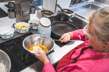 As a guest in the kitchen of the Franzl mountain restaurant on the Schmittenhöhe | © Zell am See-Kaprun Tourismus