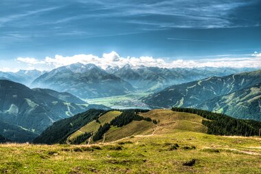 View of glacier, mountain and lake | © Zell am See-Kaprun Tourismus