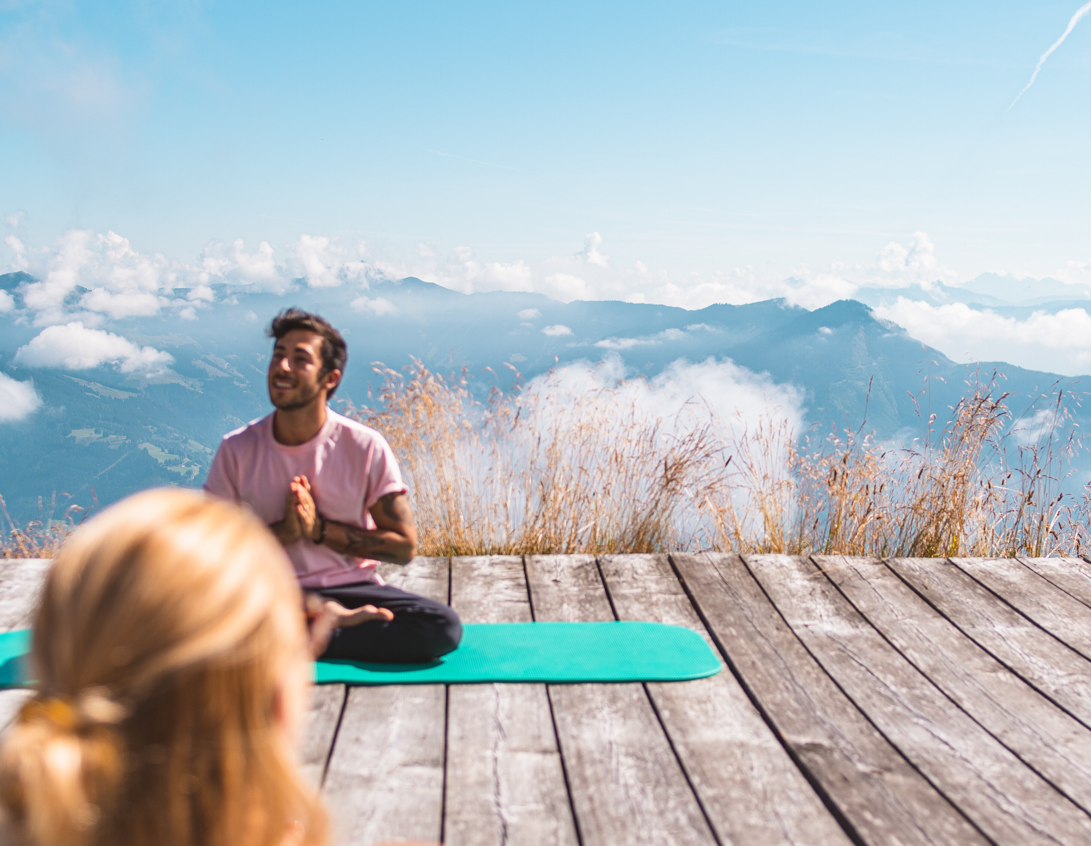 In the flow: yoga between glacier, mountain and lake | © Johannes Radlwimmer