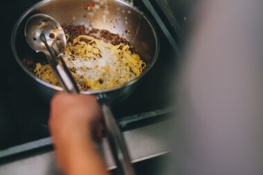 Plenty of Parmesan cheese is a must for venison bolognese | © Zell am See-Kaprun Tourismus