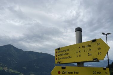 The path leads along hiking trail no. 50 | © Stephanie Spatt I Zell am See-Kaprun Tourismus