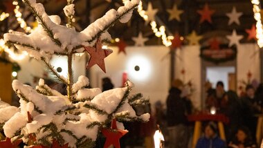 Stars as decoration: This increases the anticipation of Christmas | © Zell am See-Kaprun Tourismus