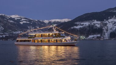 Boat trip at Lake Zell in advent | © Schmittenhöhe