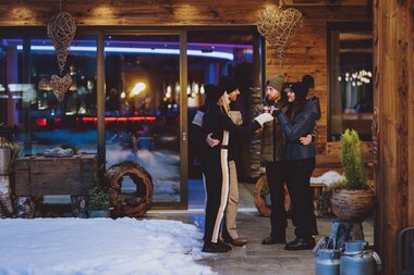 Winter holidays with friends in SalzburgerLand | © EXPA, Jürgen Feichter