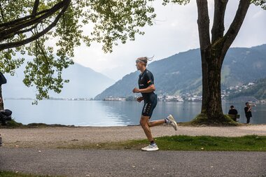 Running along the shore of Lake Zell | © Zell am See-Kaprun Tourismus