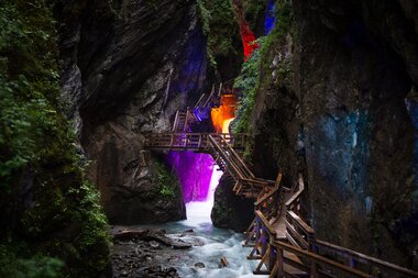  Evening hike through the Sigmund Thun Gorge | © EXPA, Jürgen Feichter