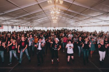 Line dance event with live music and dance | © Zell am See-Kaprun Tourismus