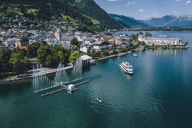 Daily water shows in Zell am See | © EXPA, Jürgen Feichter