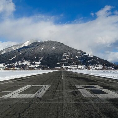 Airfield in winter | © Flugplatz Zell am See