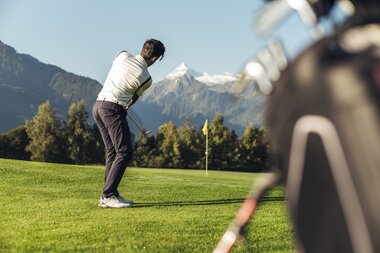 Golfen im Sommerurlaub  | © Zell am See-Kaprun Tourismus