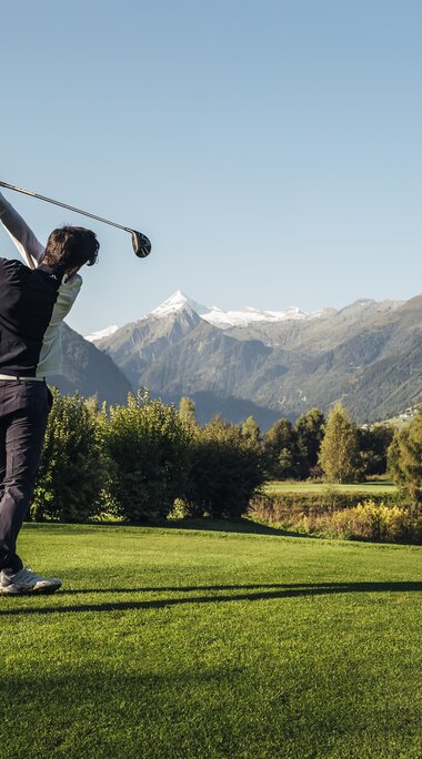 Golf tee with a wonderful view | © Zell am See-Kaprun Tourismus