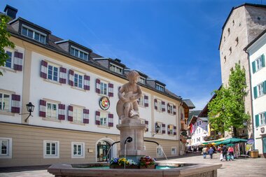 Brunnen vor Bezirkshauptmannschaft | © Zell am See-Kaprun Tourismus