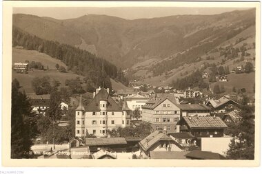 Zell am See overlooking the Castle Rosenberg