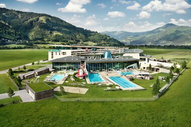 Außenansicht des Tauern SPA Kaprun im Sommer | © Mayer Rohrmoser